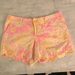 5” Lilly Pulitzer scalloped buttercup short